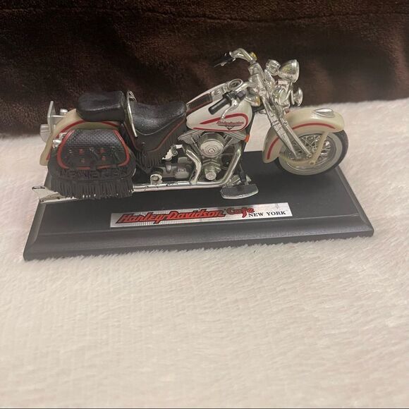 Harley Davidson Heritage Springer Motorcycle - Picture 1 of 8